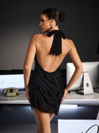 Vestido Corto Alinka con Cuello Halter Fruncido en Negro