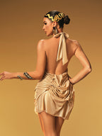 Mini Vestido Arrugado Alinka con Cuello Halter en Dorado
