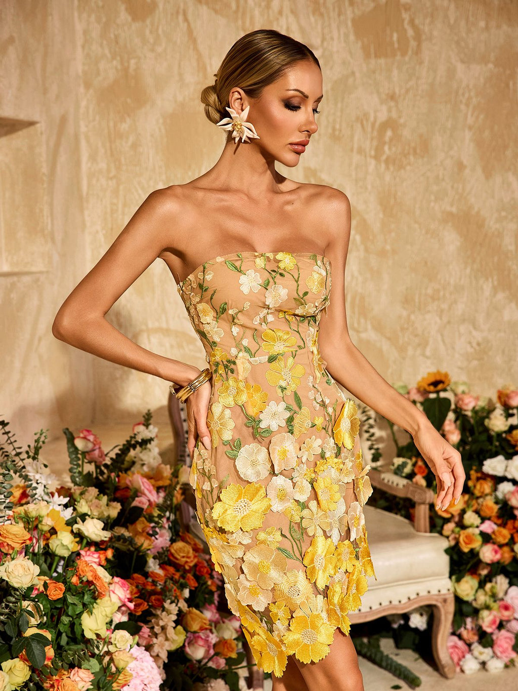 Vestido Corto Sin Mangas Alirio con Bordado Floral