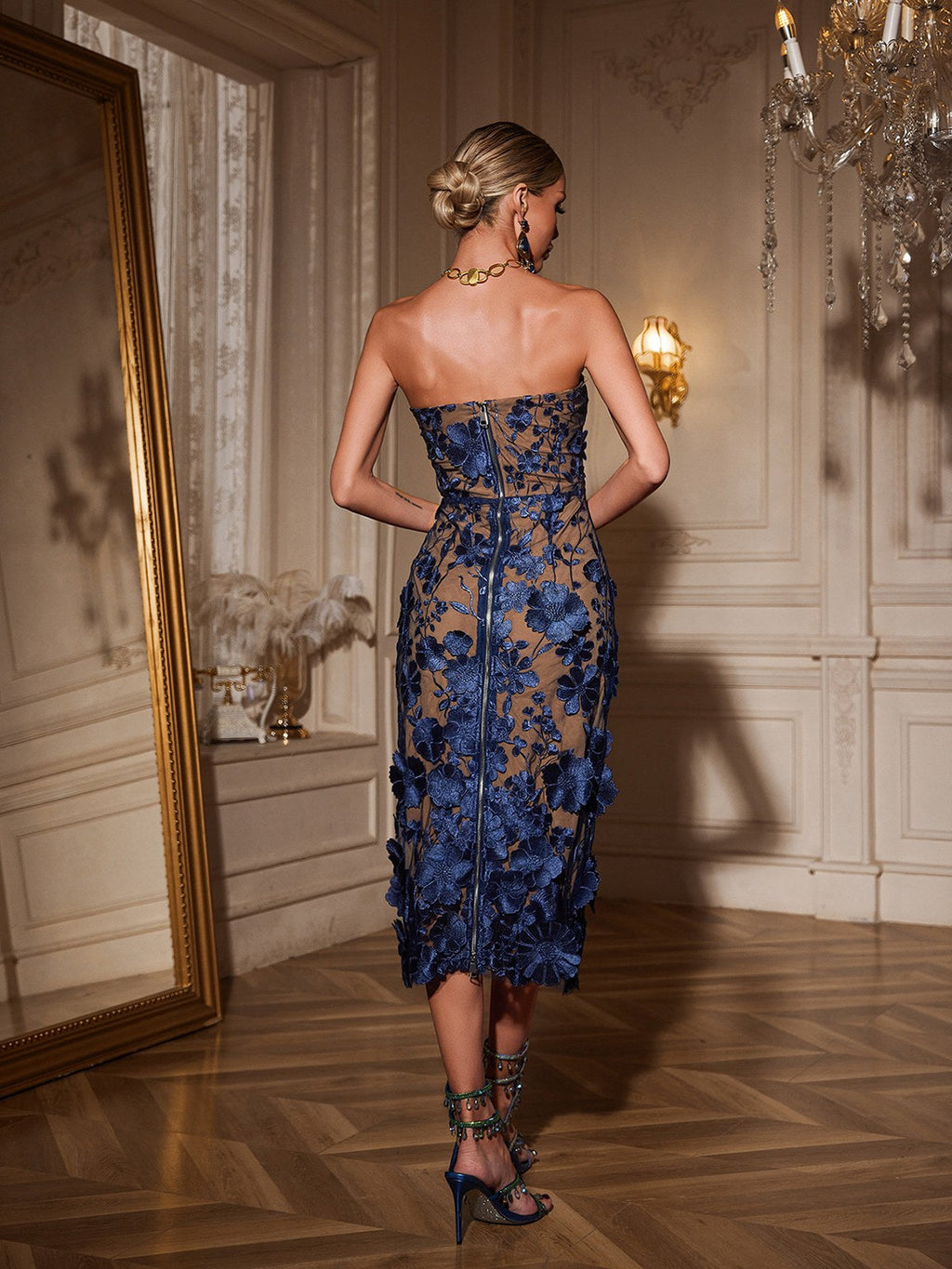 Vestido Midi Sin Mangas con Estampado Floral Avital en Azul Marino