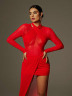 Maxi Vestido de Malla con Drapé y Corte en Color Rojo