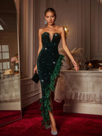 Vestido Maxi Esmeralda Sin Tirantes con Lentejuelas y Detalles de Plumas Lois