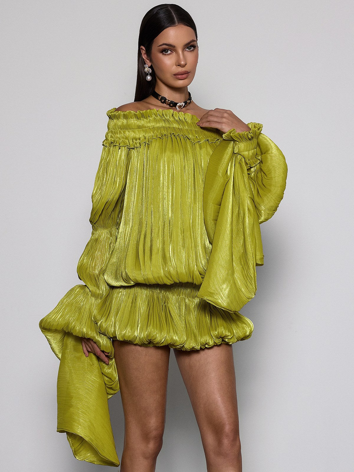Conjunto Salyxen de Vestido Arrugado Sin Hombros en Color Chartreuse
