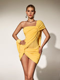 Vestido Mini Amarillo Mantequilla con Un Hombro y Detalles Fruncidos